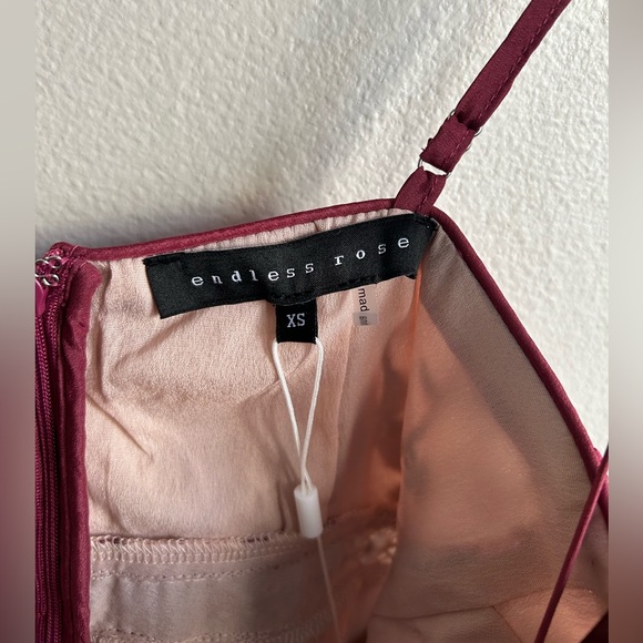 NWT Endless Rose Burgundy Tiered Embroidered Floral Lace Overlay Mini Dress XS - Picture 5 of 7